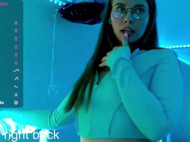 -VikkiL0vesCheese- from BongaCams